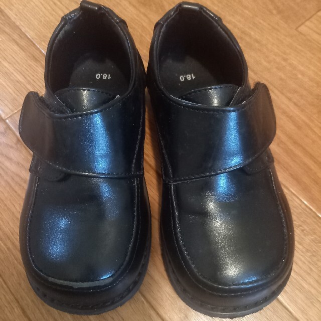 【1度使用】18cm EEE ブラック　フォーマル　ボーイズ キッズ/ベビー/マタニティのキッズ靴/シューズ(15cm~)(フォーマルシューズ)の商品写真
