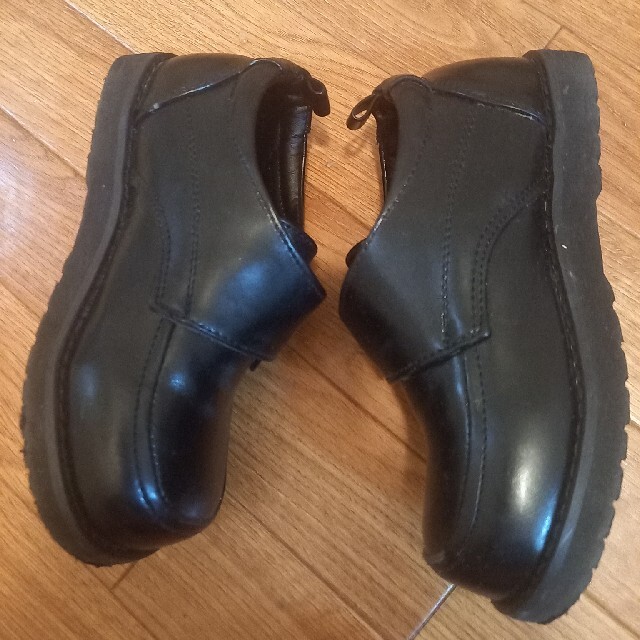 【1度使用】18cm EEE ブラック　フォーマル　ボーイズ キッズ/ベビー/マタニティのキッズ靴/シューズ(15cm~)(フォーマルシューズ)の商品写真