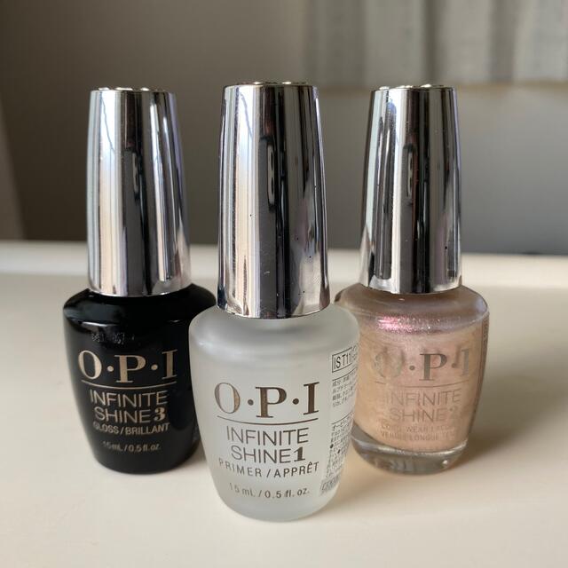 OPI(オーピーアイ)のOPI ３本セット　ベースコート　トップコート　カラー コスメ/美容のネイル(ネイルケア)の商品写真