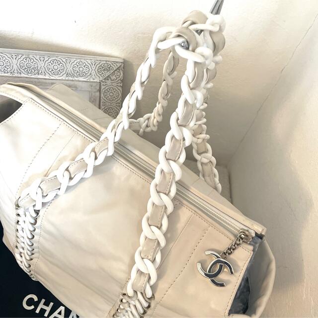 CHANEL(シャネル)の【売り切れました★美品★超レア★】シャネル　バッグ　カード有り　正規品 レディースのバッグ(ショルダーバッグ)の商品写真