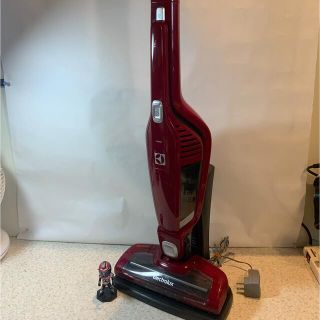 エレクトロラックス(Electrolux)の♡Riyu♡様専用　エレクトロラックス　エルゴラピード・リチウム  レッド(掃除機)