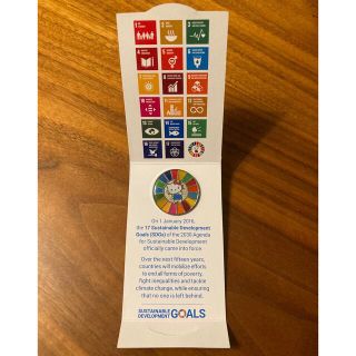 サンリオ(サンリオ)のハローキティ　SDGs　国連公式ラペルピン　バッジ(ブローチ/コサージュ)