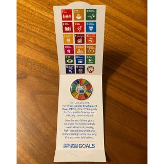 サンリオ(サンリオ)のハローキティ　SDGs　国連公式ラペルピン　バッジ(ブローチ/コサージュ)