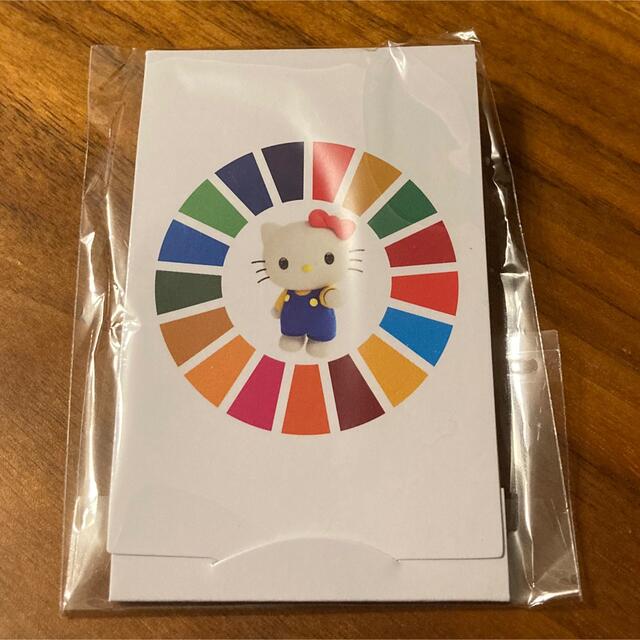 サンリオ(サンリオ)のハローキティ　SDGs　国連公式ラペルピン　バッジ エンタメ/ホビーのアニメグッズ(バッジ/ピンバッジ)の商品写真