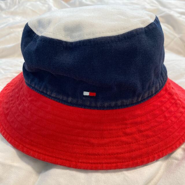 TOMMY HILFIGER(トミーヒルフィガー)のTommy ベビー　キッズ　リバーシブルバケットハット キッズ/ベビー/マタニティのこども用ファッション小物(帽子)の商品写真