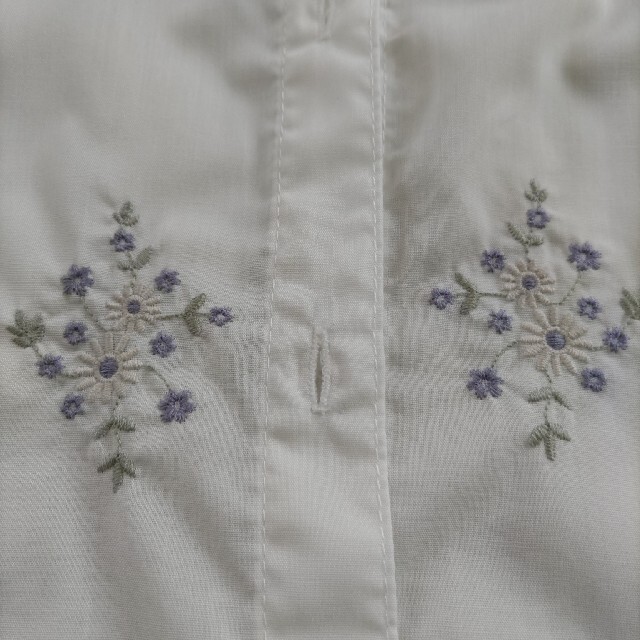 花柄模様の刺繍ブラウス | clinicaversalles.com.pe