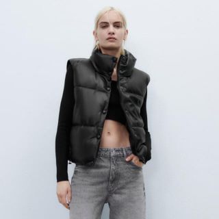 ZARA/フェイクレザーベストダウン