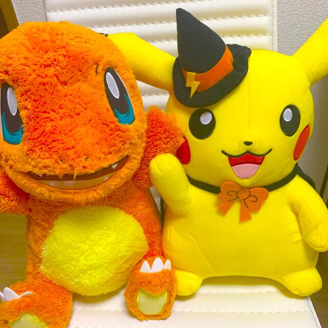 ポケモン(ポケモン)のポケモン　ヒトカゲ　ほっこりいやされめちゃでか　ピカチュウ　ぬいぐるみまとめ売り エンタメ/ホビーのおもちゃ/ぬいぐるみ(キャラクターグッズ)の商品写真