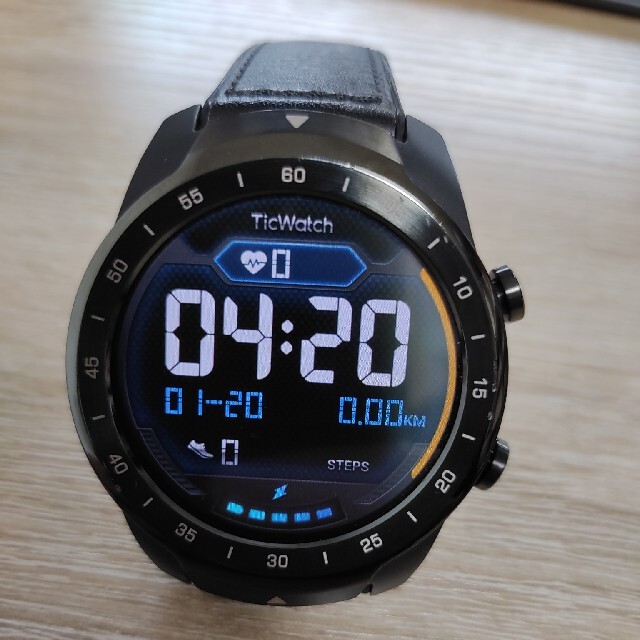 TicWatch Pro スマートウォッチ 1GB RAM メンズの時計(腕時計(デジタル))の商品写真