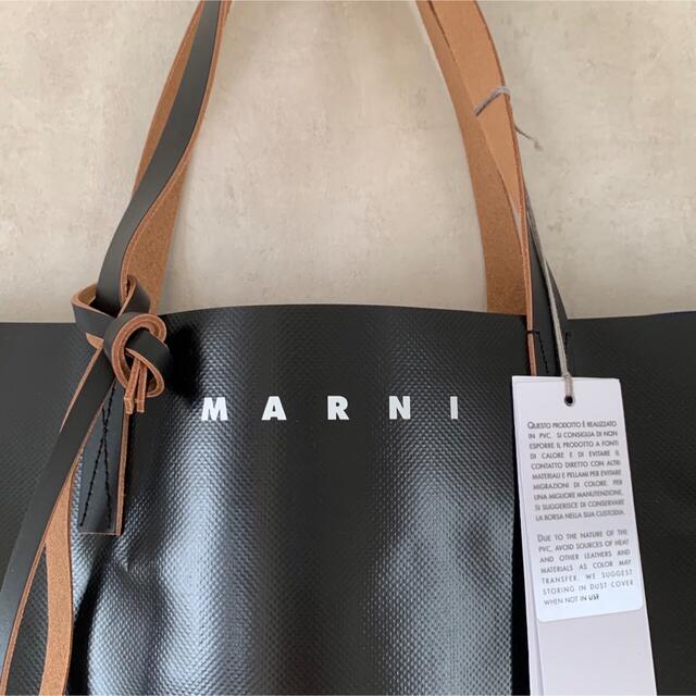 Marni(マルニ)のMARNI マルニ ブラック＆ブルー TRIBECA PVC ショッピングバッグ メンズのバッグ(トートバッグ)の商品写真