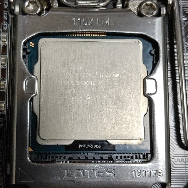 CPU:i7 3770K マザーボード:Z77 メモリ:4GB×2