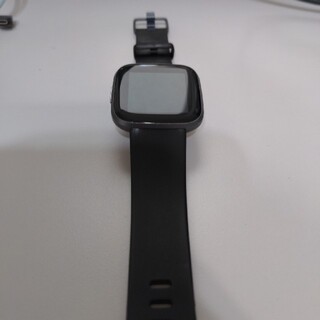 Fitbit versa2 中古 3ヶ月使用(腕時計(デジタル))