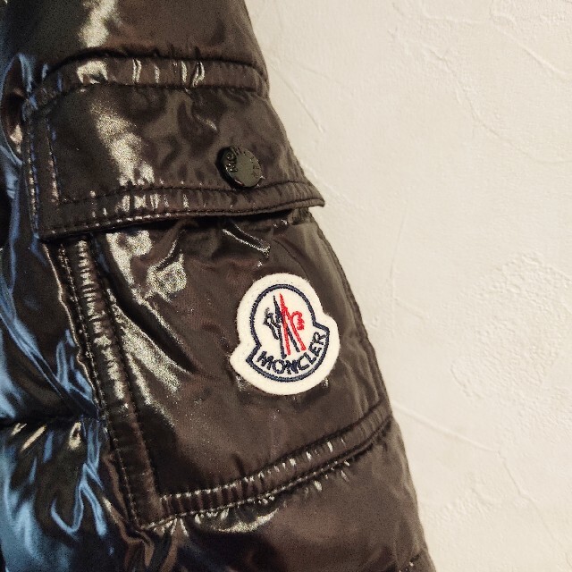 MONCLER(モンクレール)のモンクレール MONCLER　モカ 14A　MOKA 大人も着れるキッズサイズ レディースのジャケット/アウター(ダウンジャケット)の商品写真