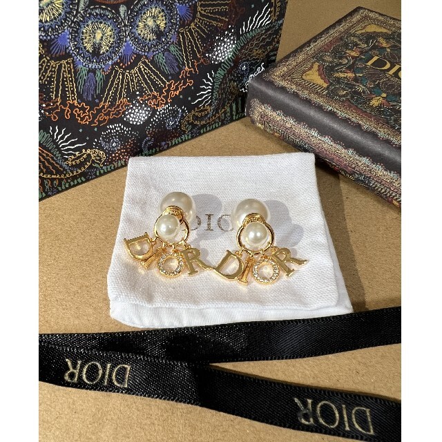爆買い! ✴️Dior キラキラ ビジュー ロゴ ピアス ゴールド 刻印入り