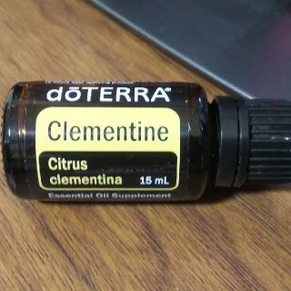 ドテラ(doTERRA)の★doTERRA ドテラ クレメンタイン 15ml 海外 新品未開封(アロマオイル)