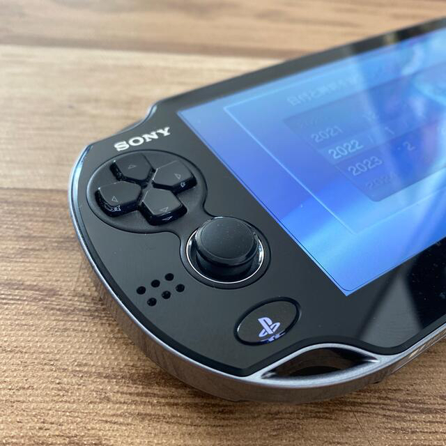 PlayStation Vita(プレイステーションヴィータ)のPS VITA PHC-1000 ブラック エンタメ/ホビーのゲームソフト/ゲーム機本体(携帯用ゲーム機本体)の商品写真