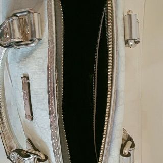 Gucci - GUCCI グッチ ハンドバッグ ホワイト系 × シルバー トート