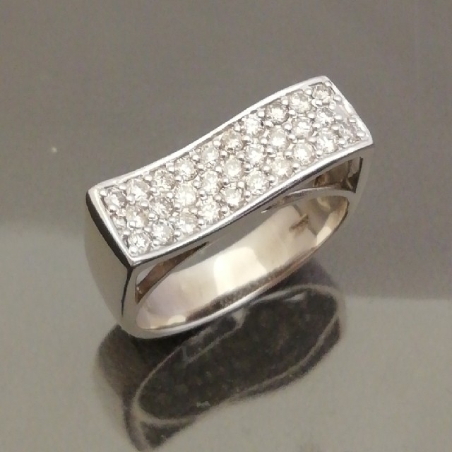 希少 黒入荷! Pt900 ✨ダイヤ0.50ct✨センスの光る✨一文字メレダイヤ