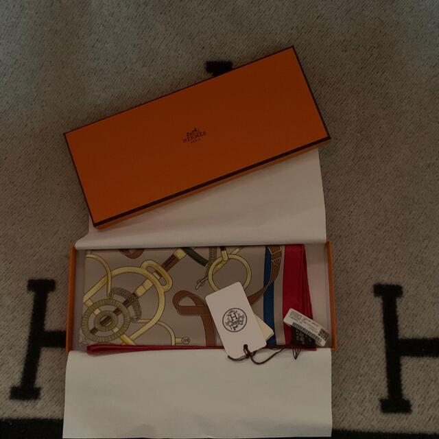 Hermes(エルメス)のエルメス  スカーフ　エペロン ドール ステッカー  　新品未使用 レディースのファッション小物(バンダナ/スカーフ)の商品写真