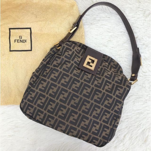 高級素材使用ブランド FENDI ズッカ柄 マンマバケット ショルダー