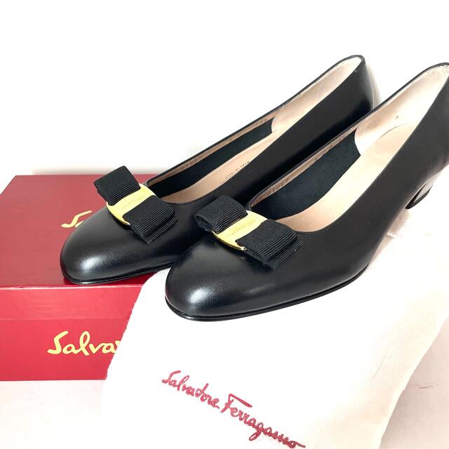 Salvatore Ferragamo ヴァラ パンプス ブラック size8-