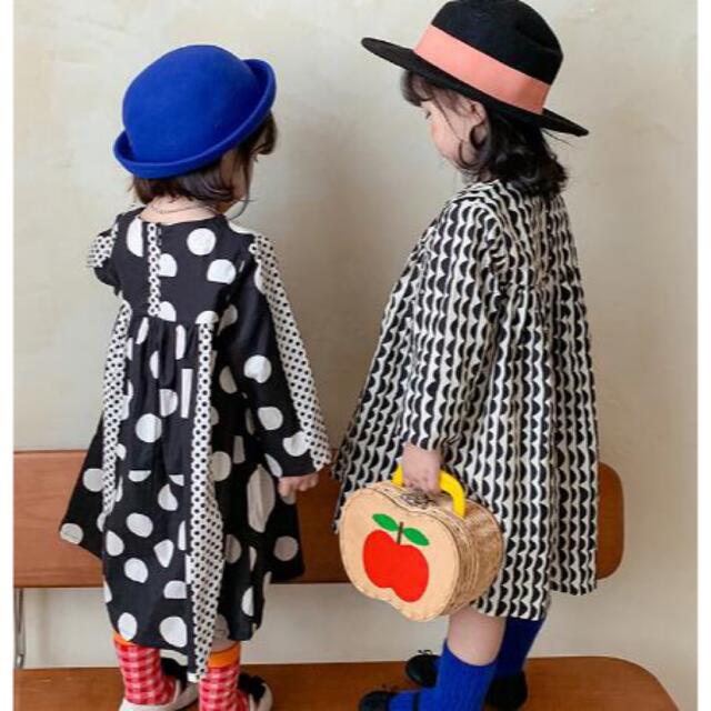 キッズ*ドットデザインワンピース*ブラック*120(110相当) キッズ/ベビー/マタニティのキッズ服女の子用(90cm~)(ワンピース)の商品写真