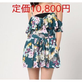 GUESS - ボタニカル 花柄 ロンパース フリル ワンピースの通販|ラクマ