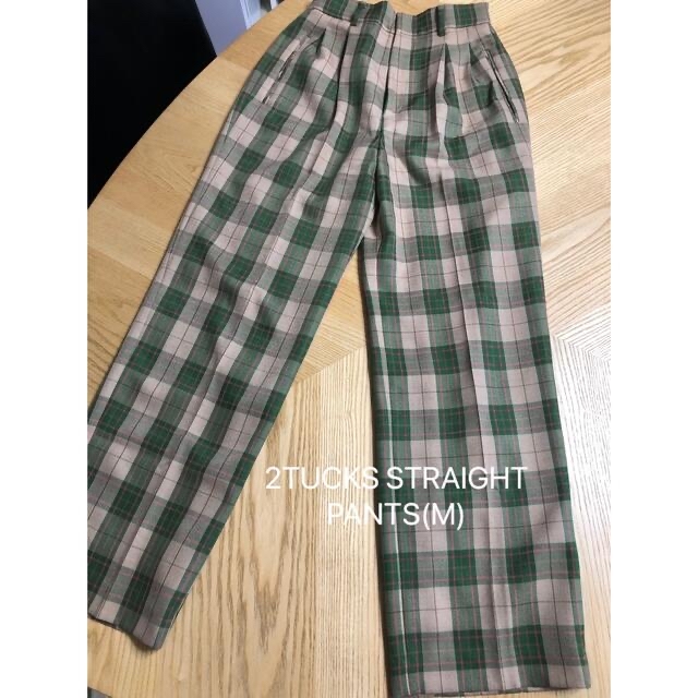 Ameri VINTAGE(アメリヴィンテージ)の2TUCKS STRAIGHT PANTS(M) レディースのパンツ(カジュアルパンツ)の商品写真