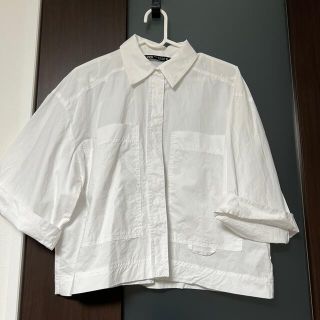 ザラ(ZARA)のZara クロップド丈 シャツ ホワイト(シャツ/ブラウス(半袖/袖なし))