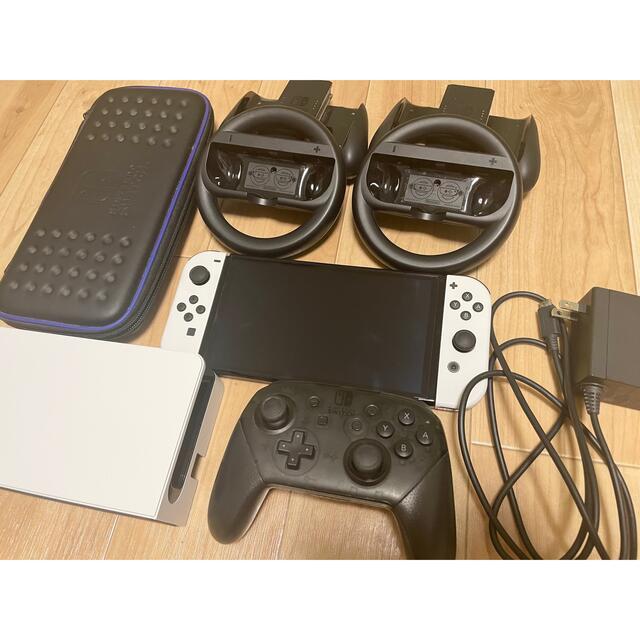 任天堂(ニンテンドウ)のSwitch有機el &プロコン＆周辺機器セット エンタメ/ホビーのゲームソフト/ゲーム機本体(家庭用ゲーム機本体)の商品写真