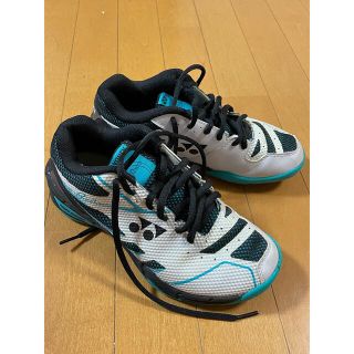 ヨネックス(YONEX)の23.5cm ヨネックスパワークッション830 ミッドカットモデル(バドミントン)