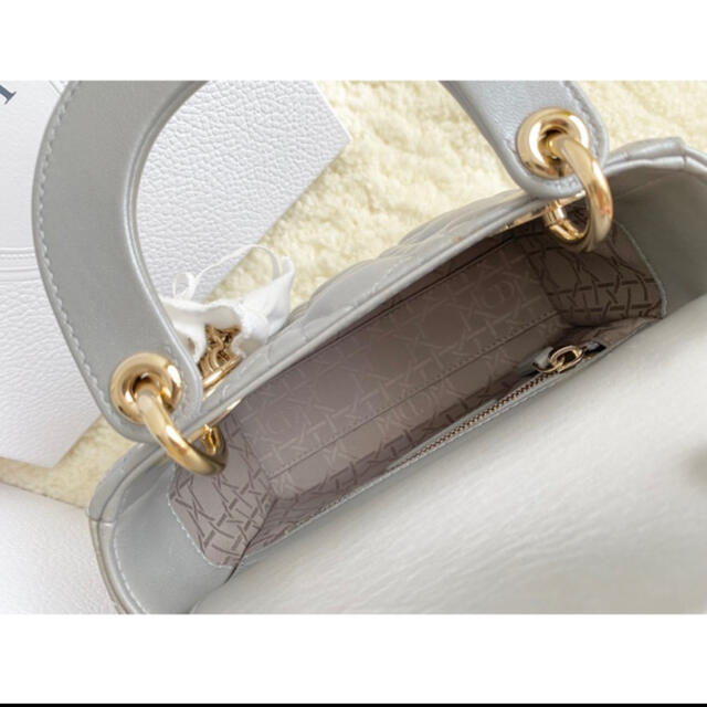 Christian Dior(クリスチャンディオール)のLADY DIOR ミニ　ラムスキン レディースのバッグ(ショルダーバッグ)の商品写真