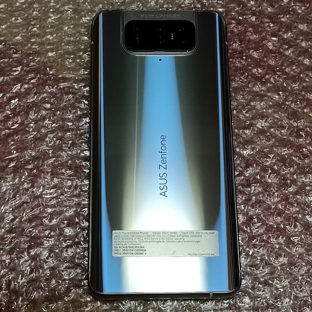 ASUS(エイスース)の銀⭐未使用に近い⭐Zenfone 8 Flip 128GB 国内版 プレゼント付 スマホ/家電/カメラのスマートフォン/携帯電話(スマートフォン本体)の商品写真