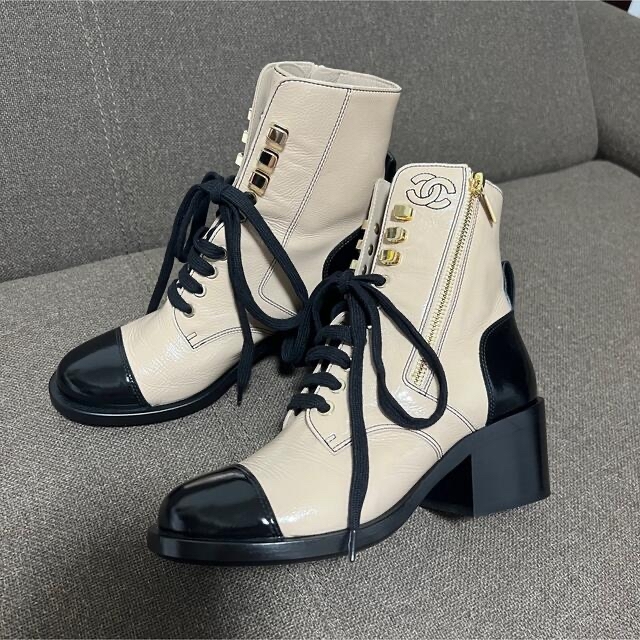 CHANEL シャネル ブーツ ショートブーツ ベージュ エナメル　お値下げです