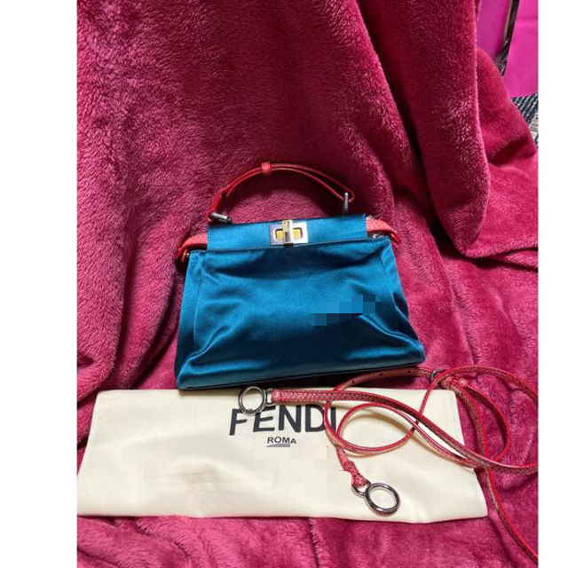 FENDI(フェンディ)のFENDI サテンミニピーカブー  レインカバーあり レディースのバッグ(ショルダーバッグ)の商品写真