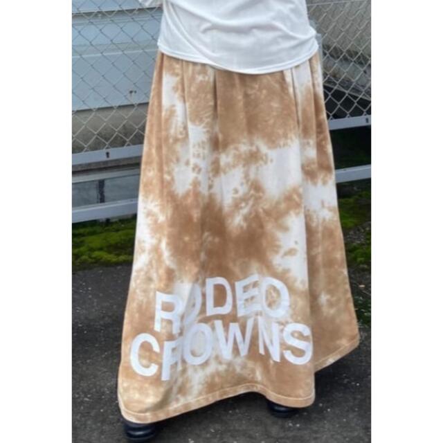 RODEO CROWNS WIDE BOWL(ロデオクラウンズワイドボウル)の美品  RODEO CROWNS ロングスカート F 茶系 タイダイ ロゴ レディースのスカート(ロングスカート)の商品写真