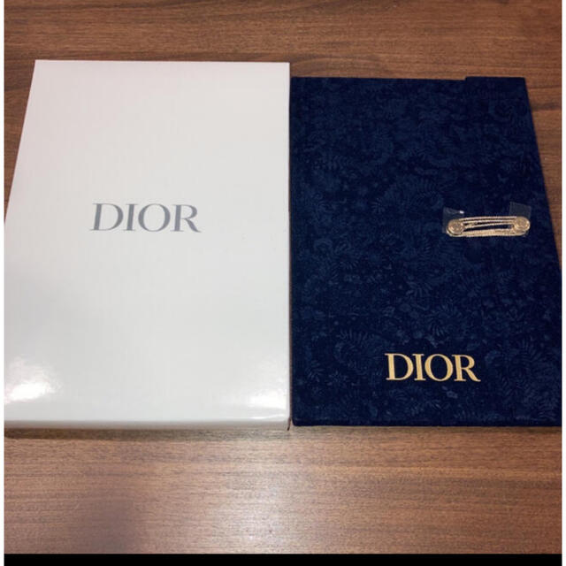Dior(ディオール)のDIOR 2021 限定 クリスマス ノベルティ ノート エンタメ/ホビーのコレクション(ノベルティグッズ)の商品写真