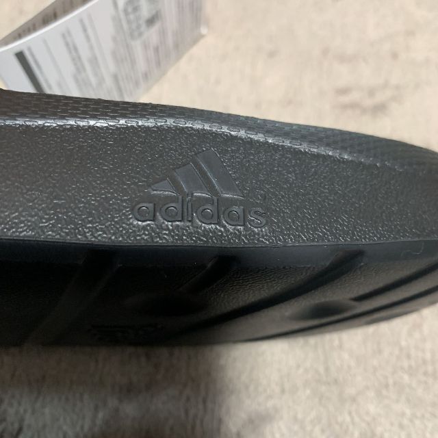 adidas(アディダス)の新品　adidas シャワーサンダル 28.5 正規店購入　アディダスジャパン メンズの靴/シューズ(サンダル)の商品写真