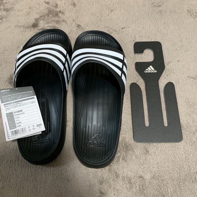 adidas(アディダス)の新品　adidas シャワーサンダル 28.5 正規店購入　アディダスジャパン メンズの靴/シューズ(サンダル)の商品写真