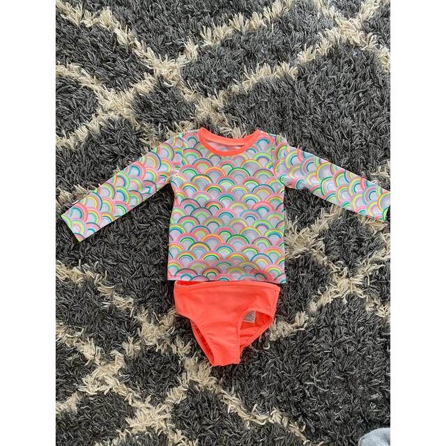 babyGAP(ベビーギャップ)のギャップ　水着　ラッシュガード　虹　未使用 キッズ/ベビー/マタニティのキッズ服女の子用(90cm~)(水着)の商品写真