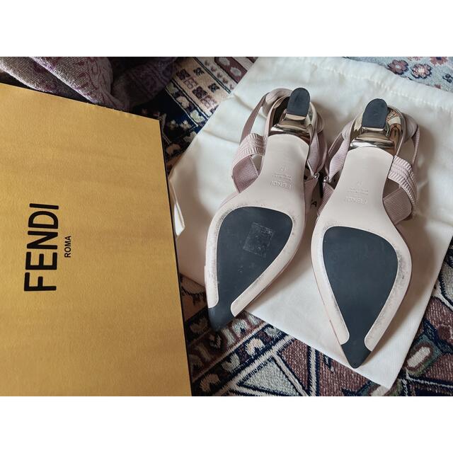 FENDI(フェンディ)の最終値下げ！FENDI コリブリ　人気完売カラー♡ レディースの靴/シューズ(ハイヒール/パンプス)の商品写真