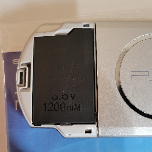 PlayStation Portable(プレイステーションポータブル)のPSP本体　ジャンク品 エンタメ/ホビーのゲームソフト/ゲーム機本体(携帯用ゲーム機本体)の商品写真