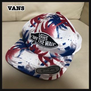 ヴァンズ(VANS)の【VANS】帽子　キャップ　ヤシの木　総柄　刺繍ロゴ　ワンポイントロゴ　ド派手(キャップ)