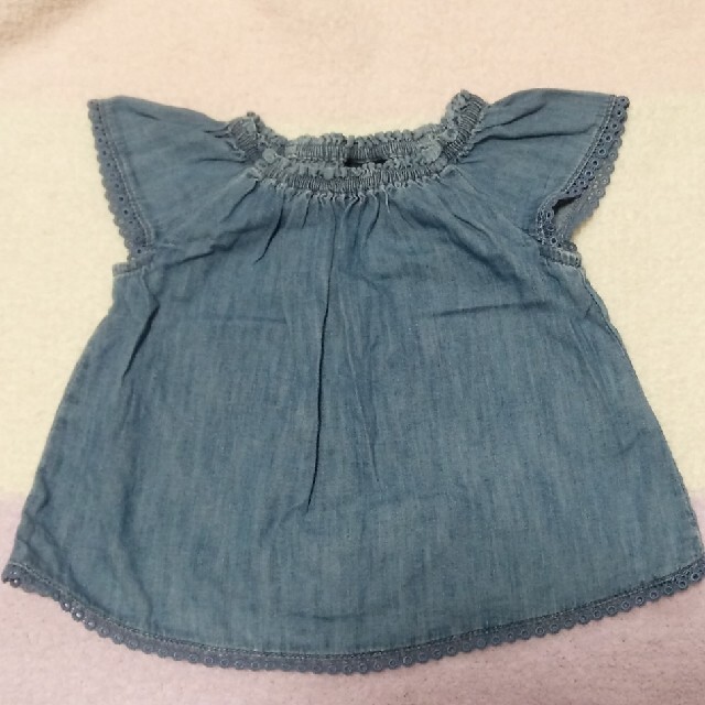 babyGAP(ベビーギャップ)の●専用●【未使用♡babyGap】肩フリルトップス キッズ/ベビー/マタニティのキッズ服女の子用(90cm~)(Tシャツ/カットソー)の商品写真