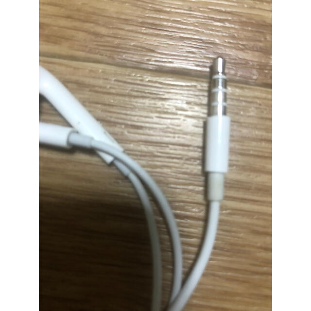 Apple(アップル)のApple earpods  4極端子　イヤホン スマホ/家電/カメラのスマホアクセサリー(ストラップ/イヤホンジャック)の商品写真