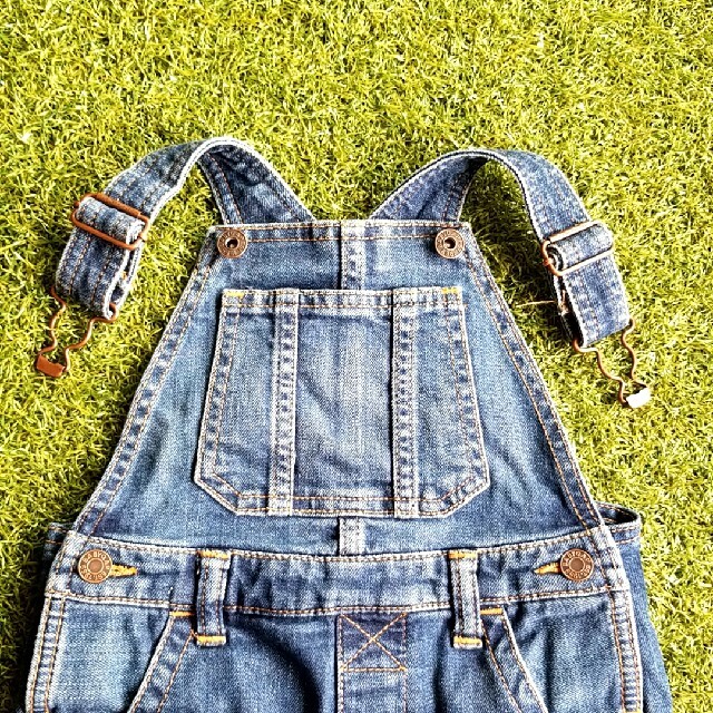 babyGAP(ベビーギャップ)のGAP　BABY  デニム　オーバーオール　80 キッズ/ベビー/マタニティのベビー服(~85cm)(ロンパース)の商品写真