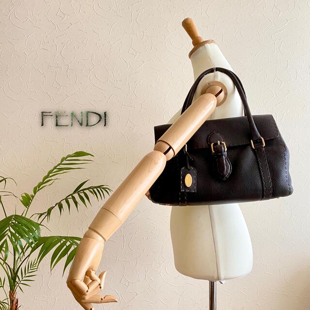 極美品 FENDI フェンディ セレリア レザーショルダーバッグ - www