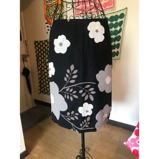 マリメッコ(marimekko)のmarimekko★ウニッコ柄★膝丈スカート3500→1500にお値下げです！(ひざ丈スカート)