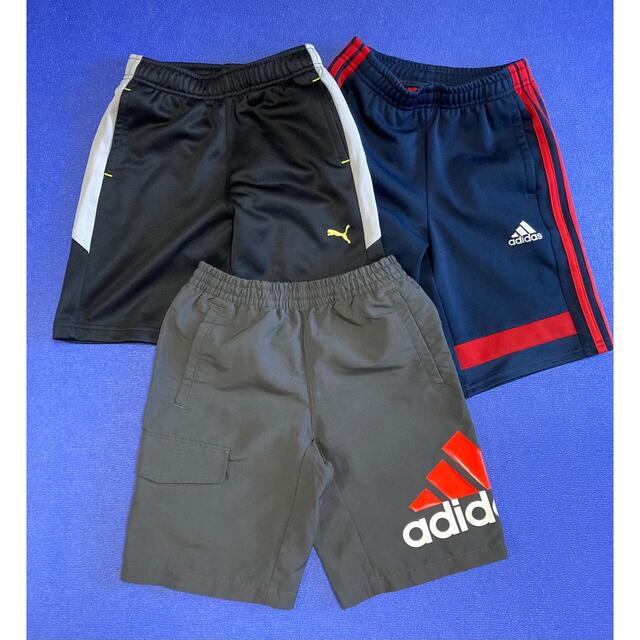 adidas(アディダス)のハーフパンツ　130  adidasプーマ3枚セット キッズ/ベビー/マタニティのキッズ服男の子用(90cm~)(パンツ/スパッツ)の商品写真