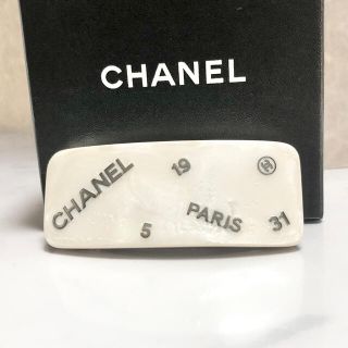 シャネル(CHANEL)のシャネル　バレッタ　ココマーク　ホワイト　マーブル　大理石調　シルバー　ロゴ　☆(バレッタ/ヘアクリップ)